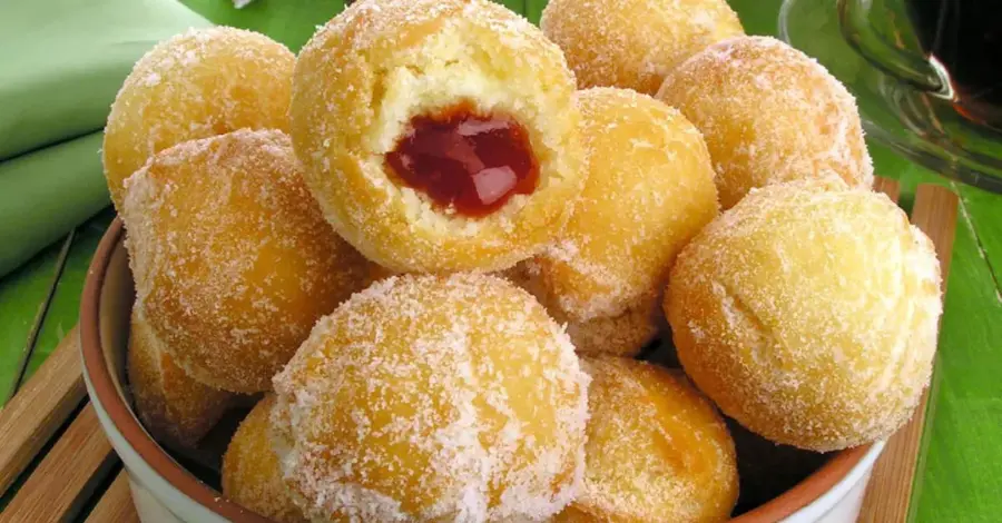 Bolinho Santo Antônio Recheado de Goiabada